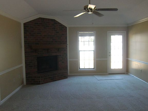 Large Family Rm w/FP