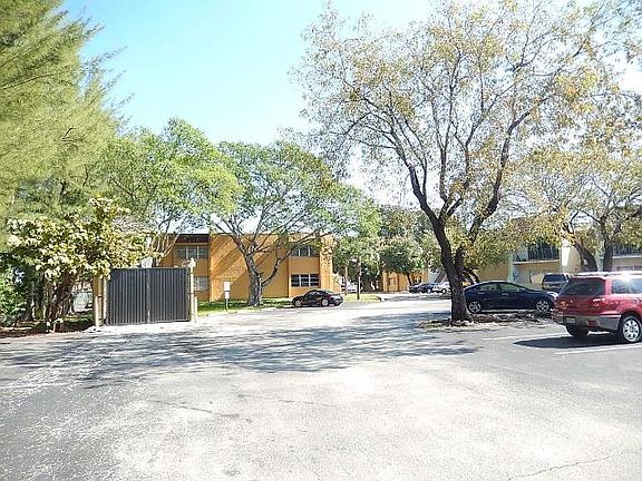 3rd image of 13765 SW 90th Ave #204-K