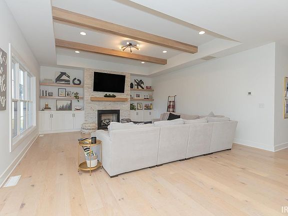 4th image of 18530 Somerville Ct