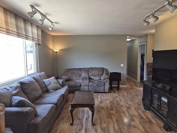 3rd image of 104 Rancheros Dr