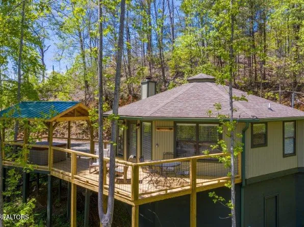 1027 Condo Dr, Gatlinburg, TN 37738