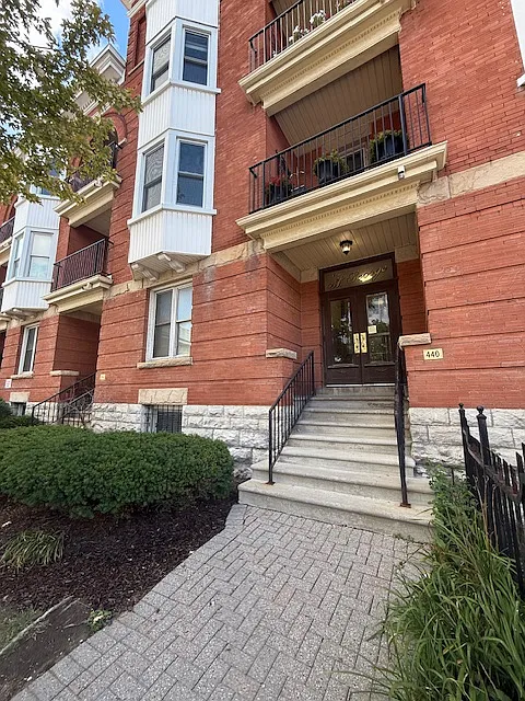 440 Wellington St #301 photo 1