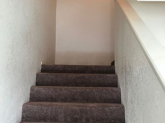 3rd image of 425 Anna Cir APT 1