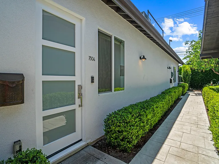 7310 Woodley Ave #7304 — Photo 10