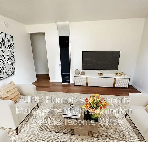 15501 Grant Ave SW #4 — Photo 3