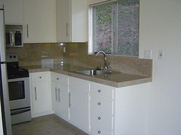4th image of 6 Hillcrest Ave APT 1