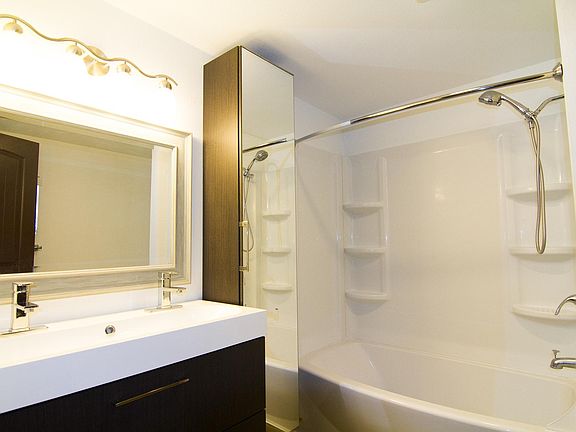 5th image of 11522 Freeman Ave #B