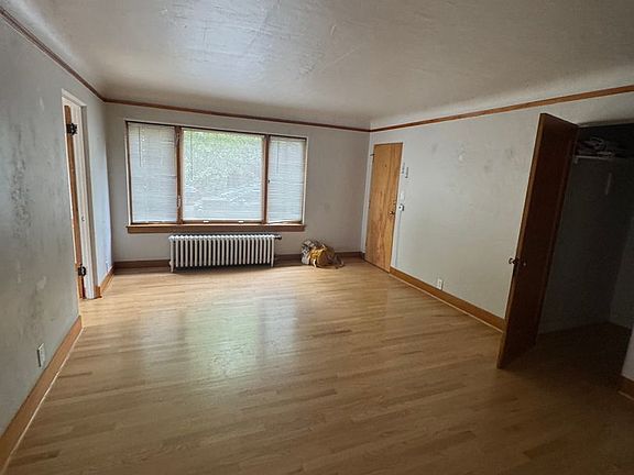 4th image of 711 NE 43rd St APT 1