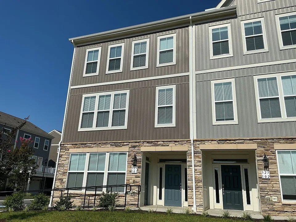 325 Crab Apple Dr #101