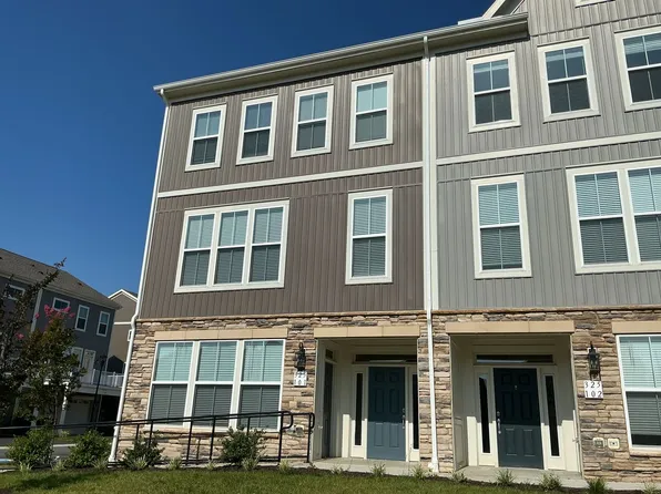 325 Crab Apple Dr APT 101, Stafford, VA 22554