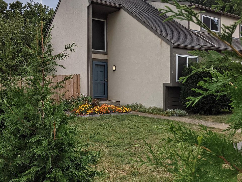1st image of 2877 Cranston Dr