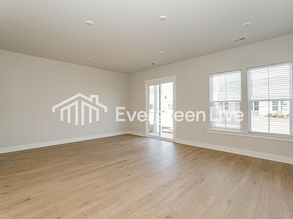 3rd image of 128 Bloomsbury St