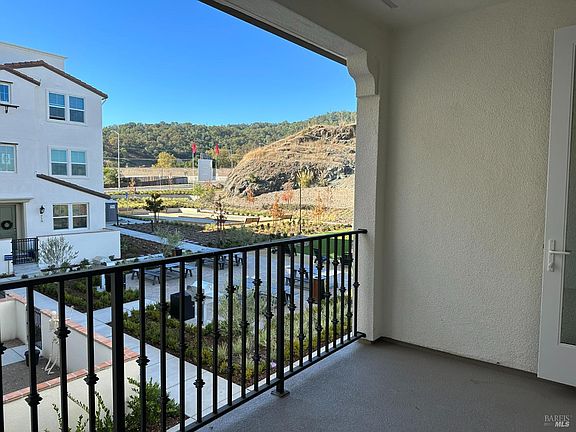 4th image of 613 Rockview Road