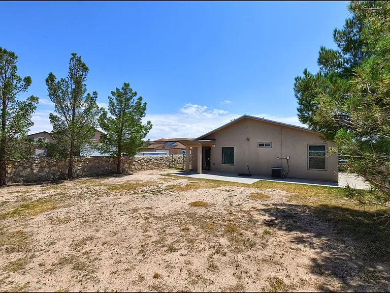 7351 Burntside Ln — Photo 27