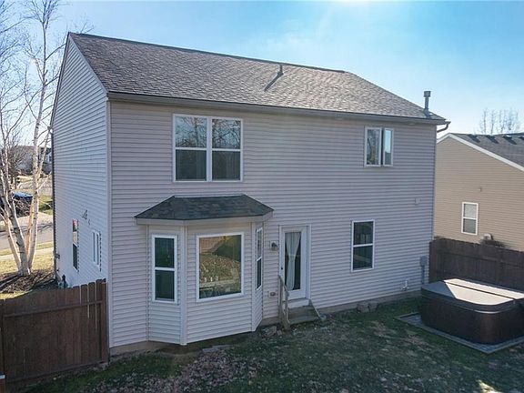 2nd image of 555 Woodview Dr