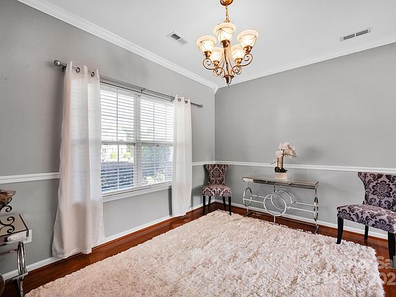 5th image of 6115 The Meadows Ln