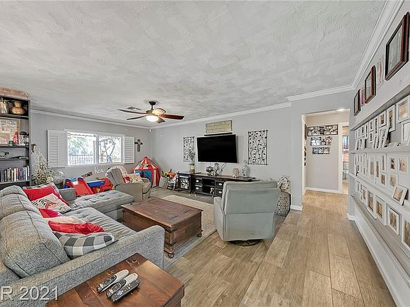 3rd image of 684 Glenwood Ct
