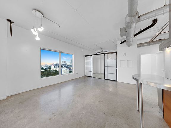 3rd image of 10 SW South River Dr #Penthouse I15