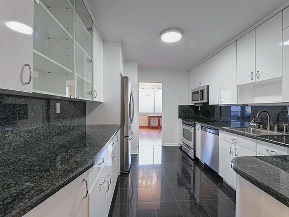 5th image of 1 Claridge Dr APT 915