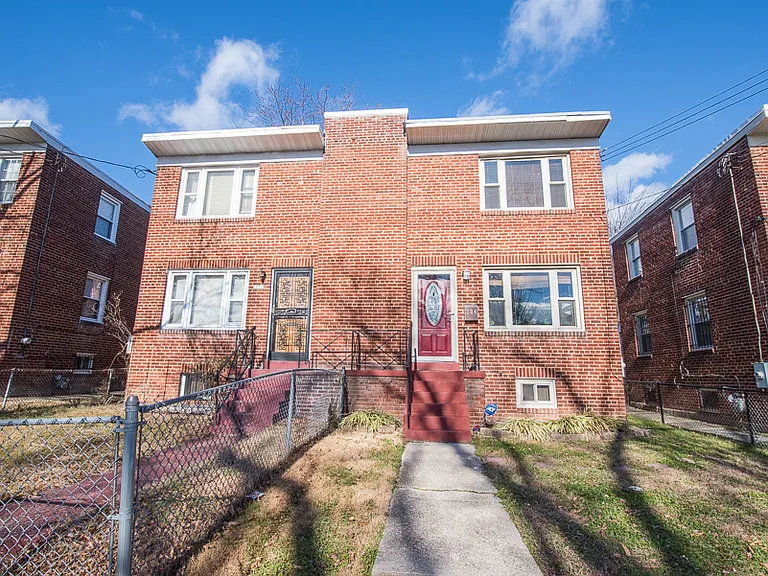 234 Nicholson St NE — Photo 14