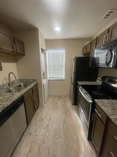 1500 N Carroll Ave — Photo 4