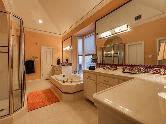 5th image of 2719 S Southern Oaks Dr