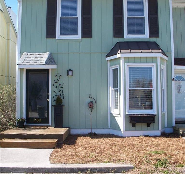 1st image of 233 N 4th Avenue