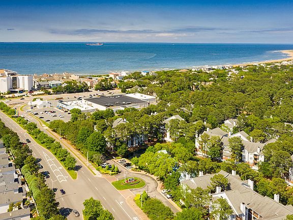 Ideal location - just a few blocks from the Bay