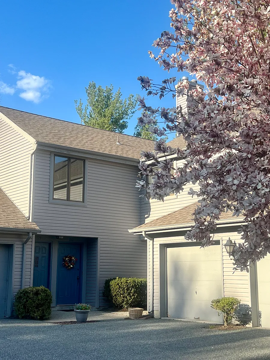 North Courtyard - 140 Dickinson Ln #2B