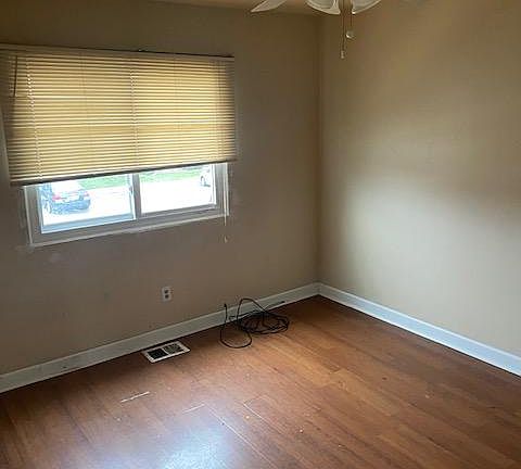 3rd image of 6051 Delaware Dr
