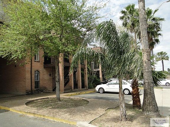 3rd image of 1900 E Elizabeth St APT 1006