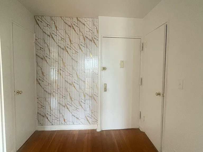 Grand Ave — Photo 2