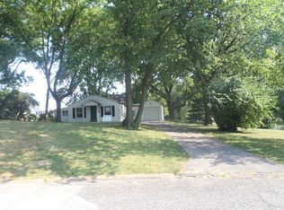 4 Junior Ct, Saint Louis, MO