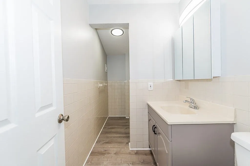 3 bed, 2500 sqft, $2,500 — Photo 3