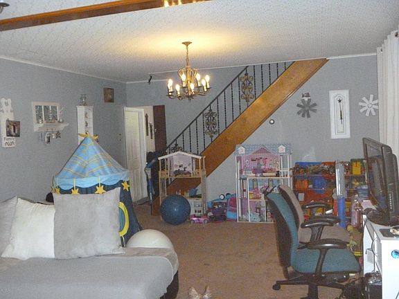 4th image of 54 Jeanette St