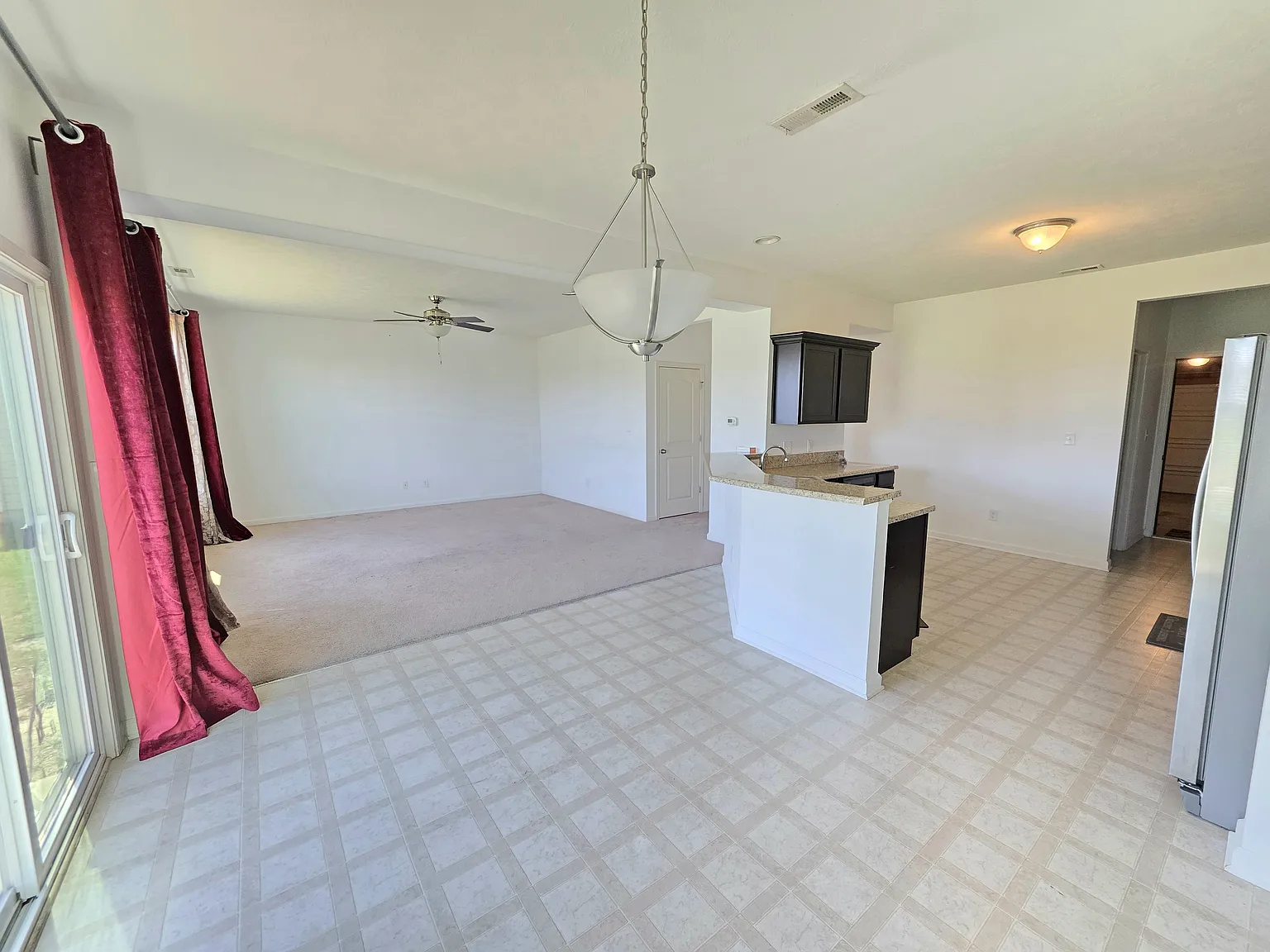 3 bed, 2.5 bath, 2174 sqft, $2,000 — Photo 2