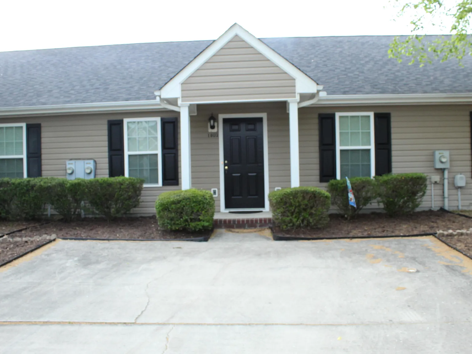 2 bed, 2.0 bath, 1092 sqft, $1,995 — Photo 2