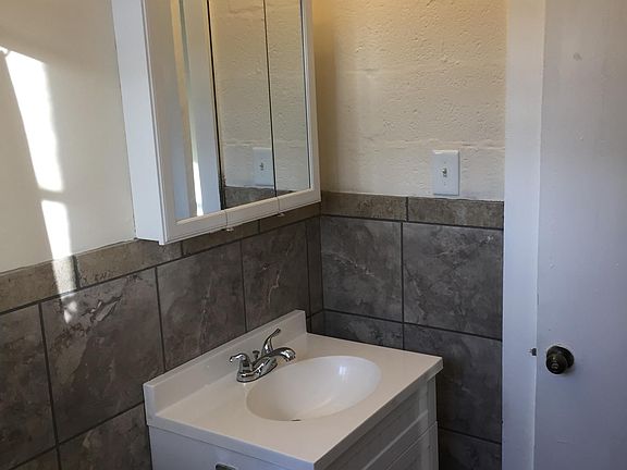 5th image of 406 Traver Ave