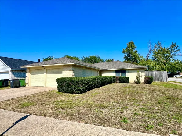 2319 Redbrook Dr, Arlington, TX 76014