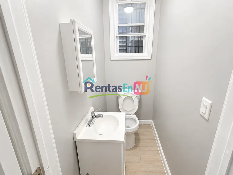 67 S 7th St #1B — Photo 4