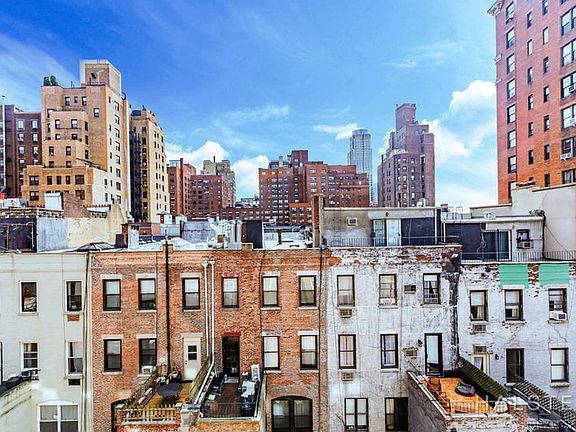 3rd image of 320 W 76th St APT 7A