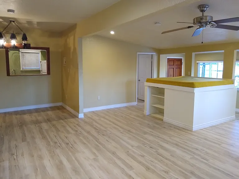 2326 Riverside Dr — Photo 4