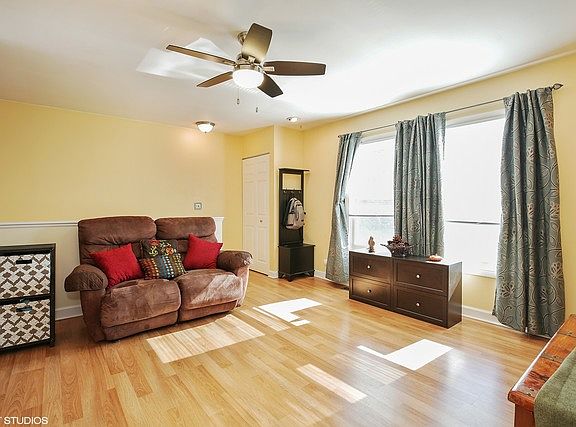 4th image of 867 Wellington Ave #867