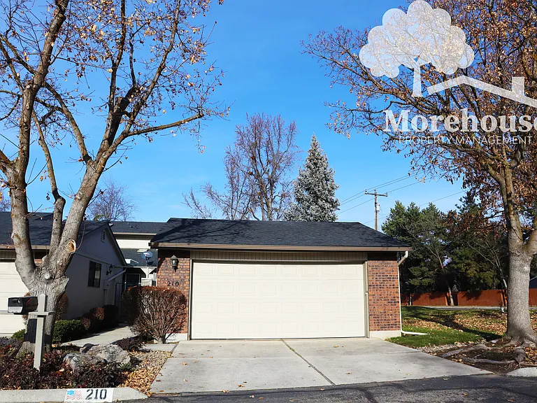 210 W Arrowrock Ln — Photo 2