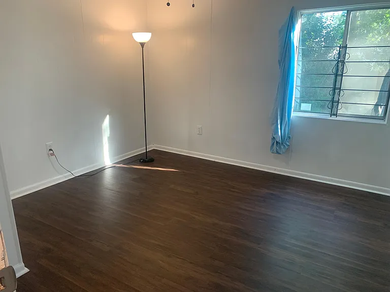 2620 Village Green Ln — Photo 3