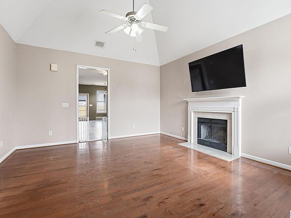 2nd image of 1029 Washington Dr