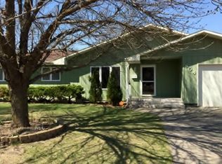 804 Pleasant View Dr, Grand Island, NE 68801
