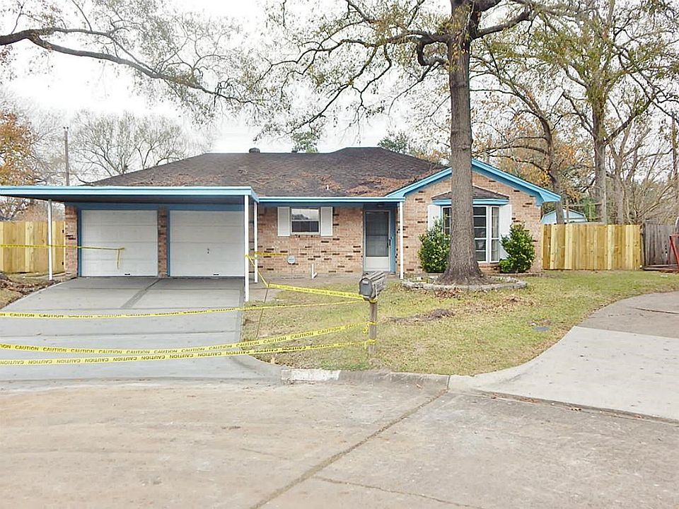 View of front home with newely poured driveway.