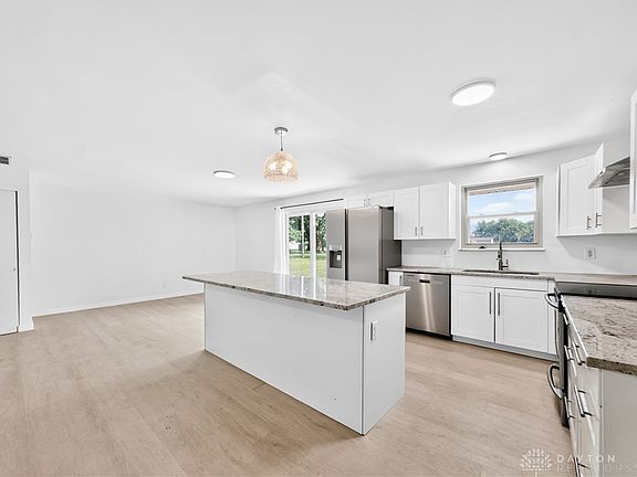 3rd image of 340 Essex Dr