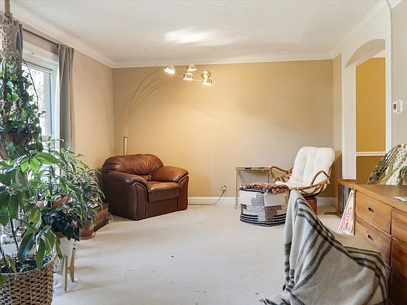 4th image of 2924 Capen Dr